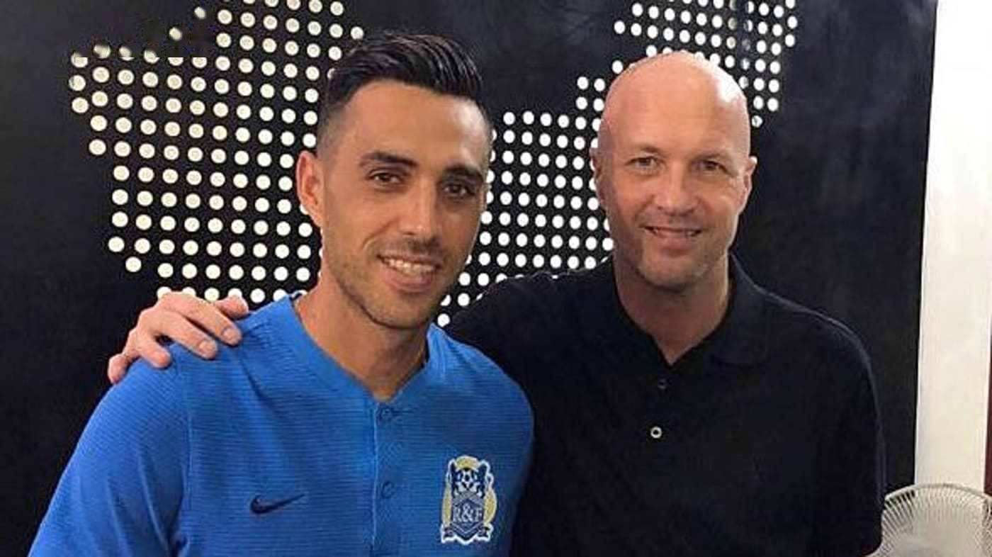 他们通过紧 他们通过紧