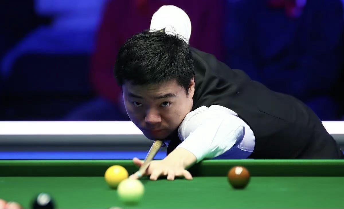 他在年轻球 他在年轻球